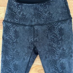 Beyond Yoga Snake Skin Print Leggings